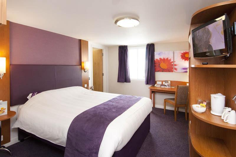 Premier Inn Stroud Stroud  Dış mekan fotoğraf